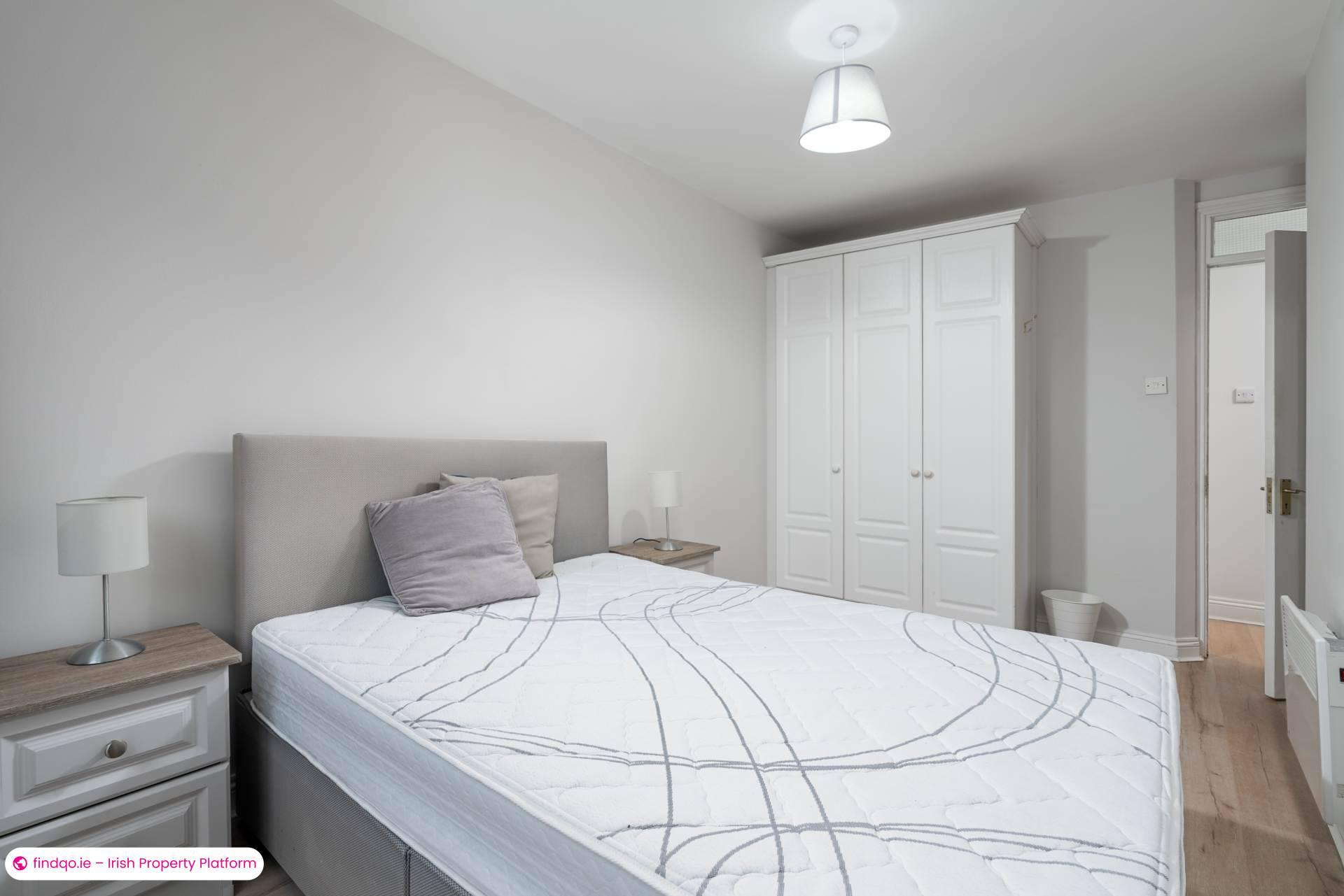 2 Bedroom Apartment for Rent in Blackhall Square, Smithfield