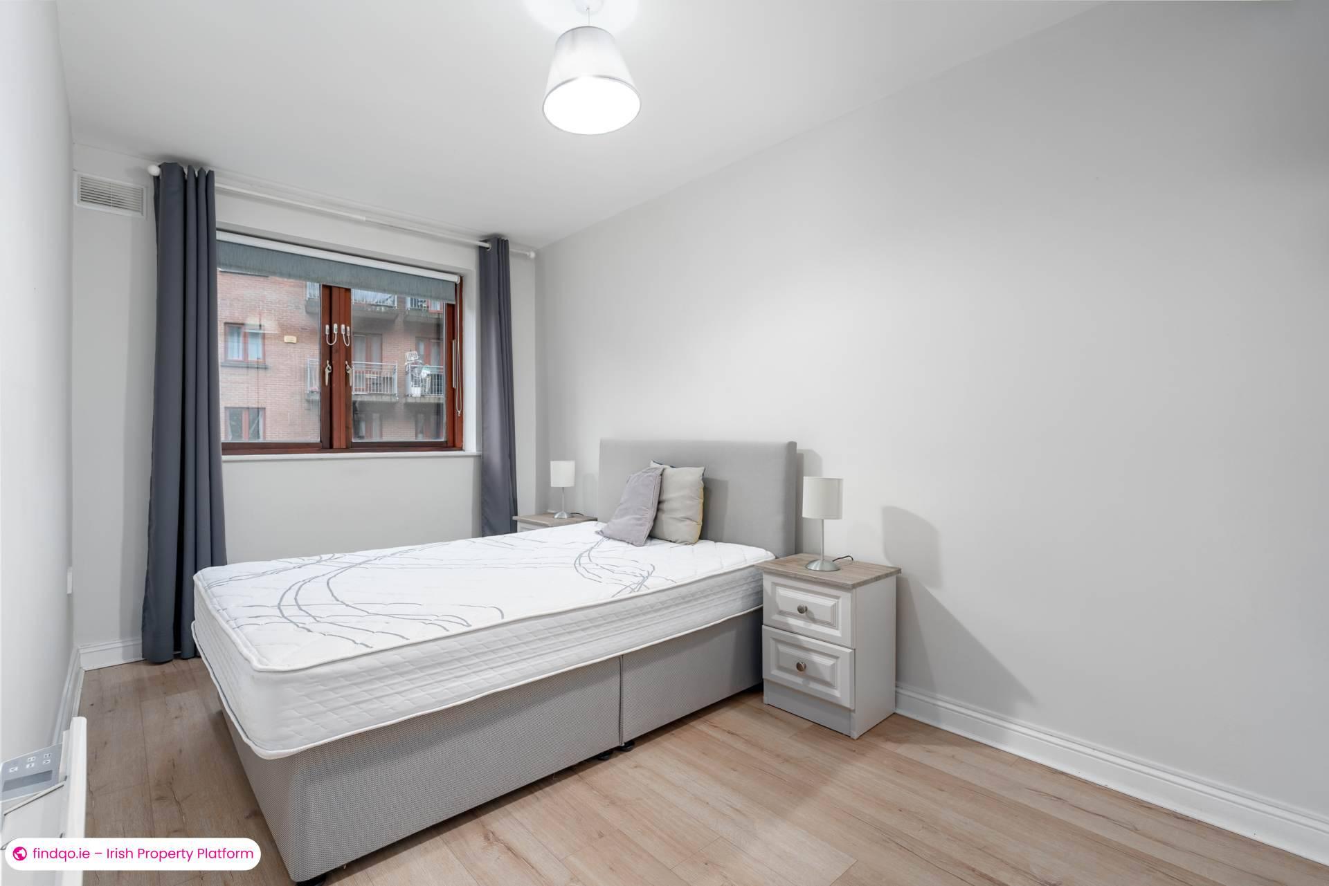 2 Bedroom Apartment for Rent in Blackhall Square, Smithfield
