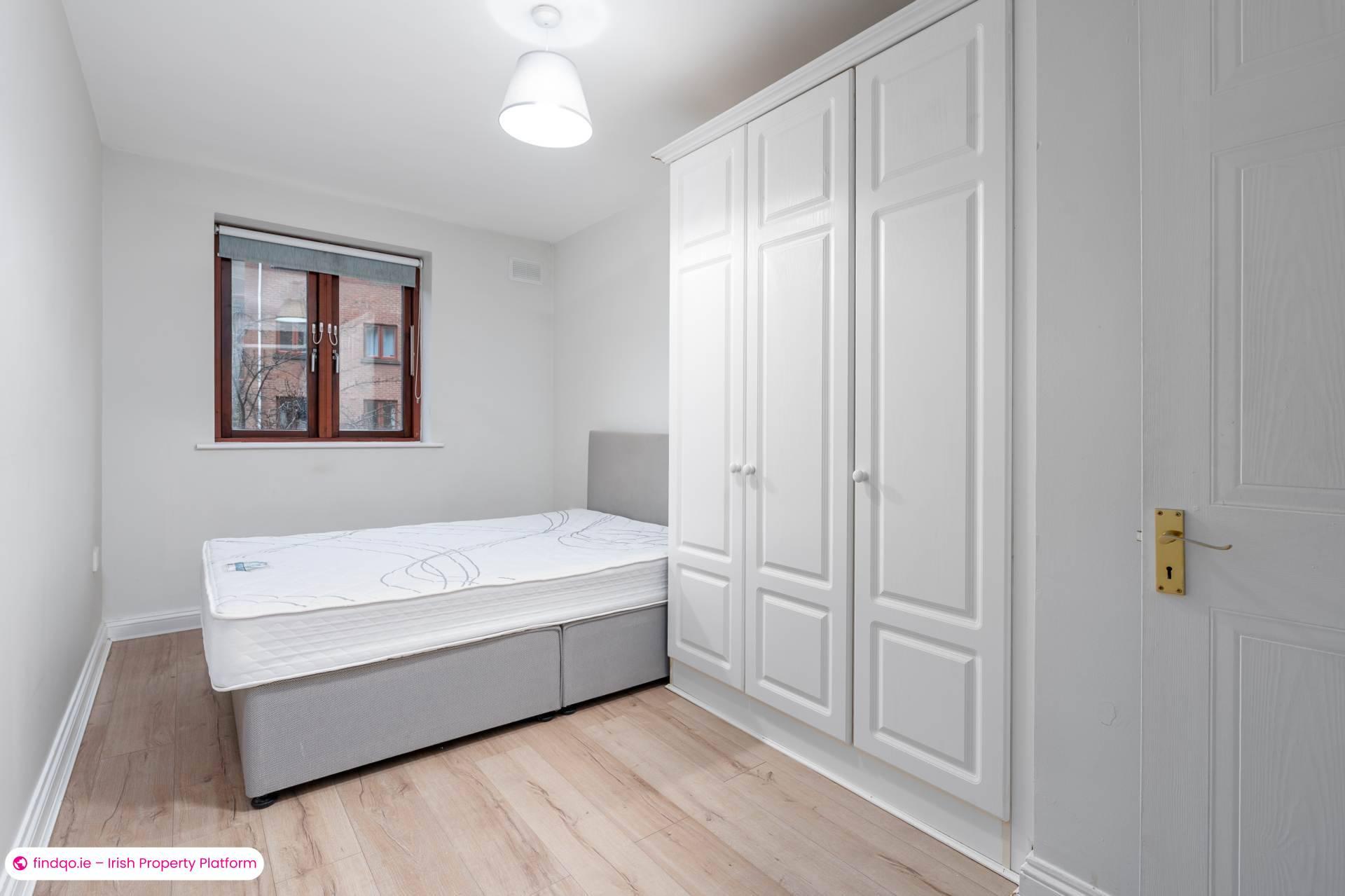 2 Bedroom Apartment for Rent in Blackhall Square, Smithfield