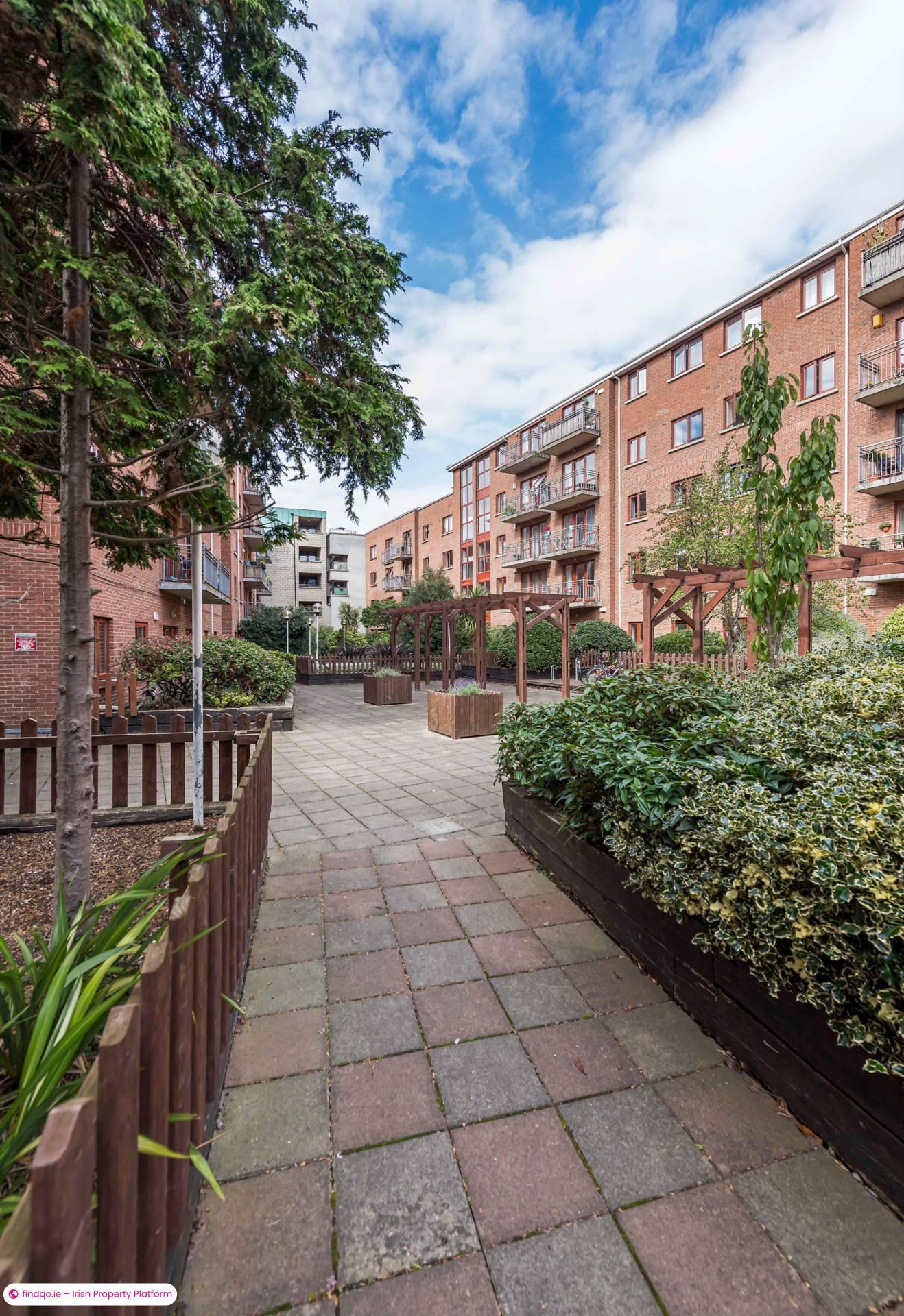 2 Bedroom Apartment for Rent in Blackhall Square, Smithfield
